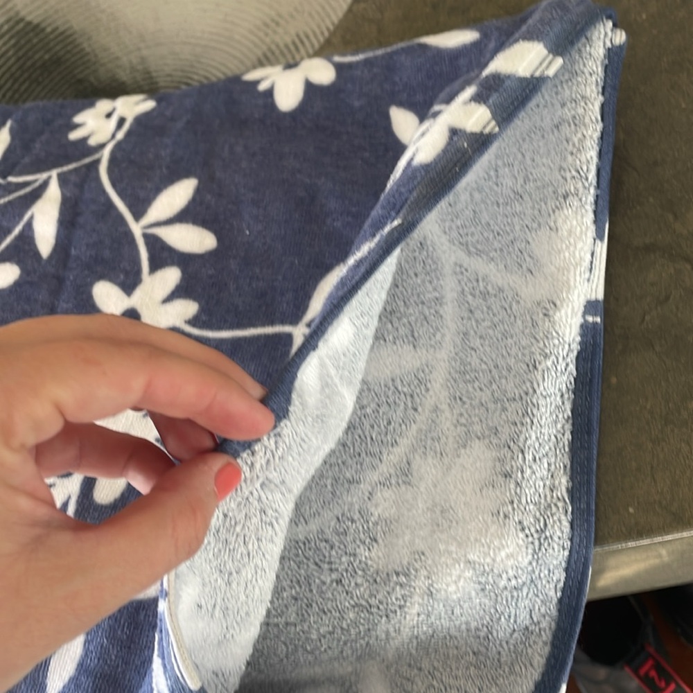 BRAND NEW PINK Beach Towel - Picture 5 of 7